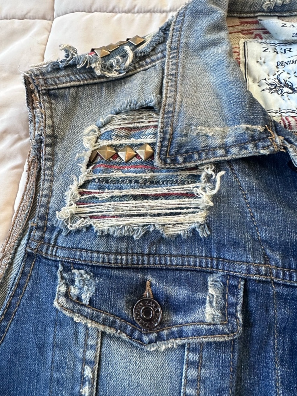 Zara Men’s Denim Couture Jean Vest Distressed & Embellished Medium - Picture 4 of 14